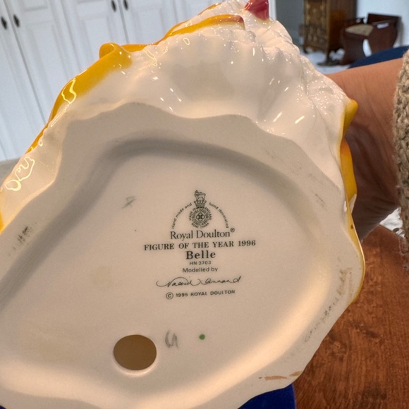 Belle Royal Doulton Figurine of the Year for 1996 HN 3707. Limited Edition. - Picture 8 of 9